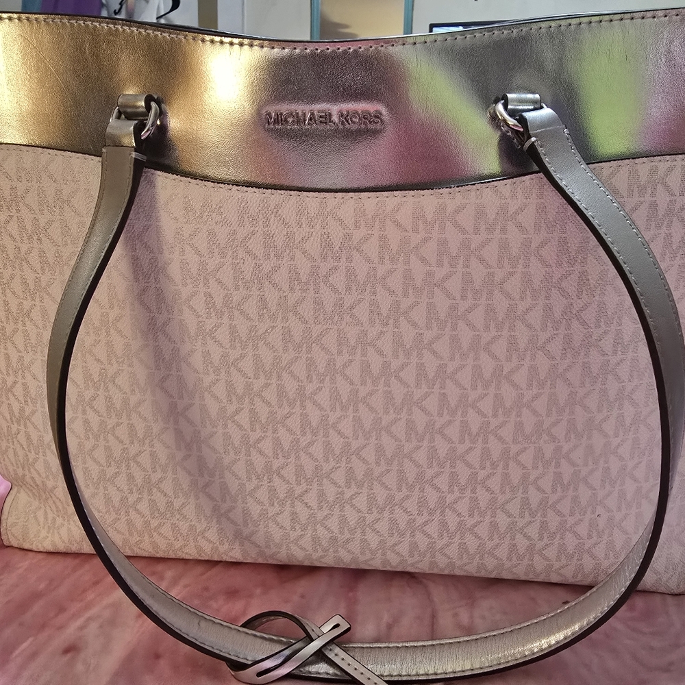 NWOT Michael Kors Silver and White Shoulder Bag with Structured Design